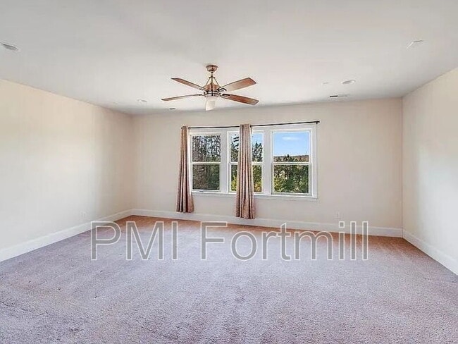 Building Photo - 521 Vine St