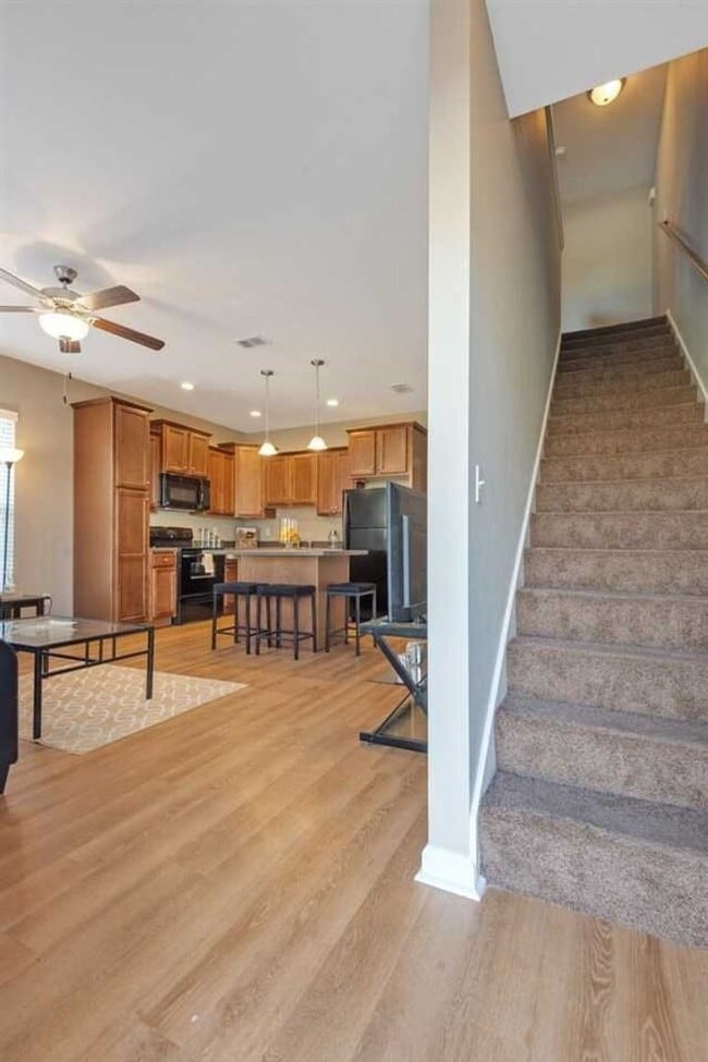 Building Photo - Modern 3-Bed, 3-Bath Townhome with Stylish...
