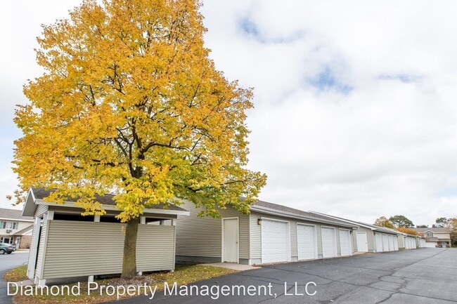 Building Photo - 2956 Hickory Dr