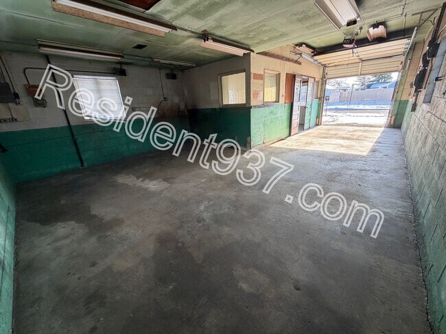 Building Photo - 2 Bed 1 bath with 500 SQ FT DETACHED GARAGE/WORKSHOP