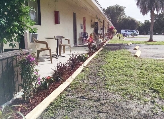 Building Photo - 2000 N Tamiami Trl