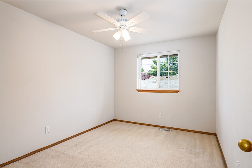 Building Photo - 15524 Chestnut Dr SE