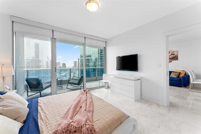 Building Photo - 200 Biscayne Blvd Way