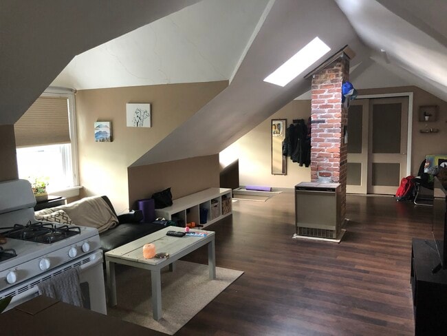 Building Photo - 179 Whitman Ave