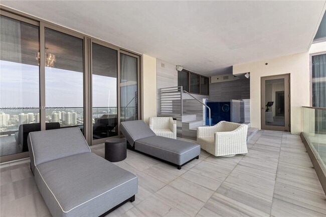 Building Photo - 17901 Collins Ave