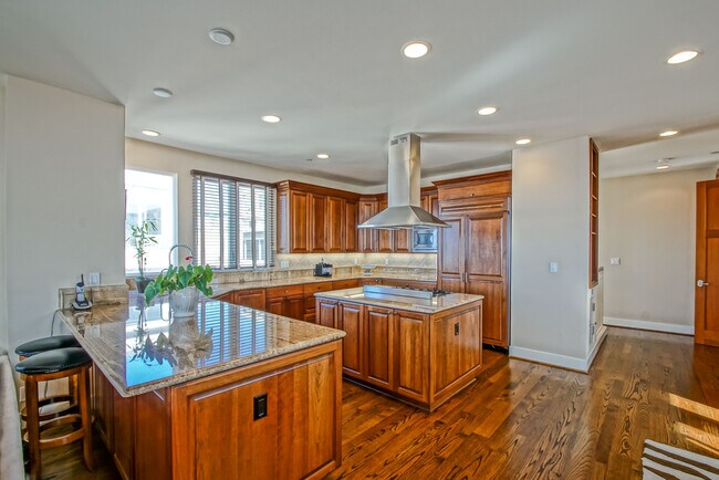 Building Photo - 308 Gull St