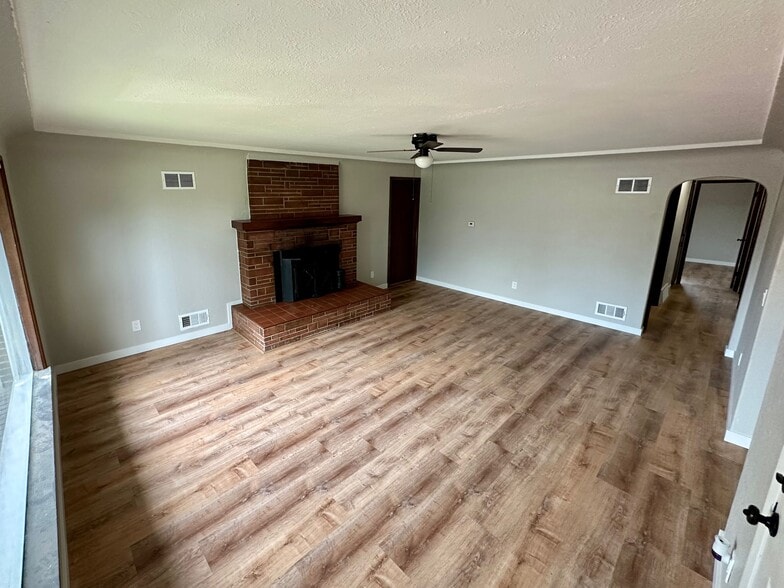 Building Photo - 8311 Bridgeport Way SW