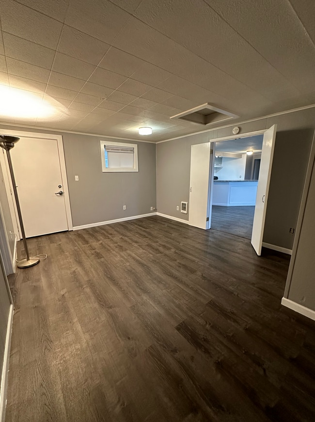 Building Photo - 2 Bedroom Apartment - Blocks From Downtown...