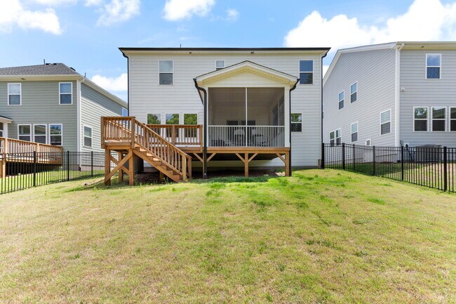 Building Photo - 1537 Underbrush Dr