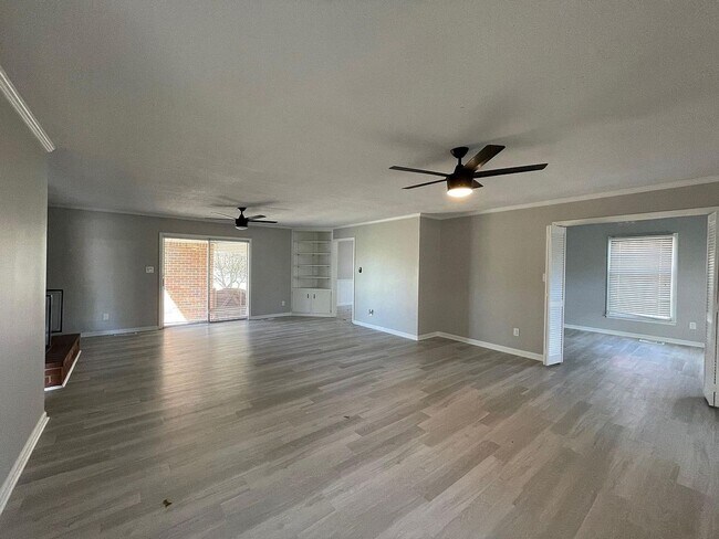 Building Photo - Deposit Special! You're Home Awaits