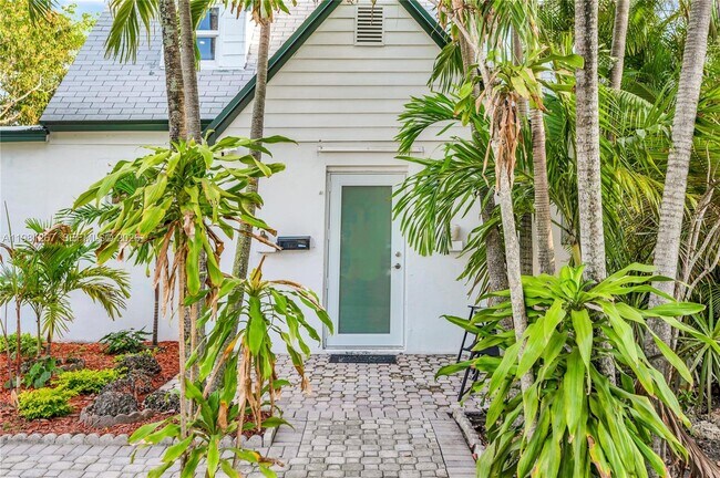 Building Photo - 1960 NE 182nd St