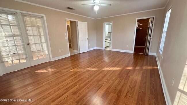 Building Photo - 301 Nesbitt St