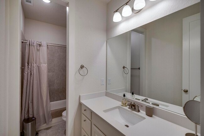 Building Photo - 7038 Cantera Manor Blvd