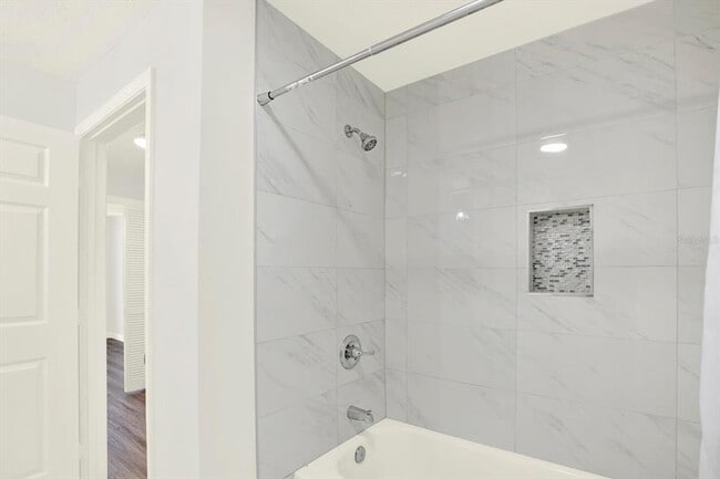 Building Photo - 501 Knights Run Ave