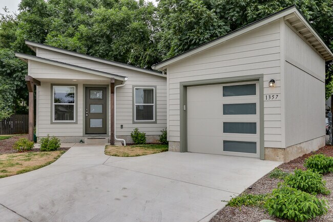 Building Photo - 2bdrm/1bthrm Tiny House  ~ Landscaping Inc...