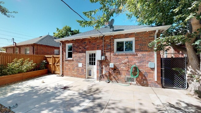 Building Photo - 3420 St Paul St