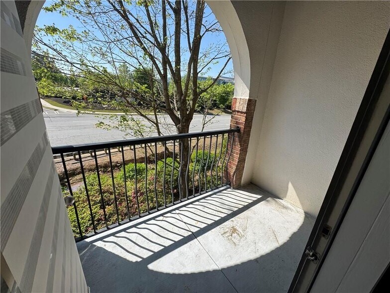 Building Photo - 901 Abernathy Rd NE