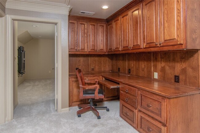 Building Photo - 10111 Bluffview Cir