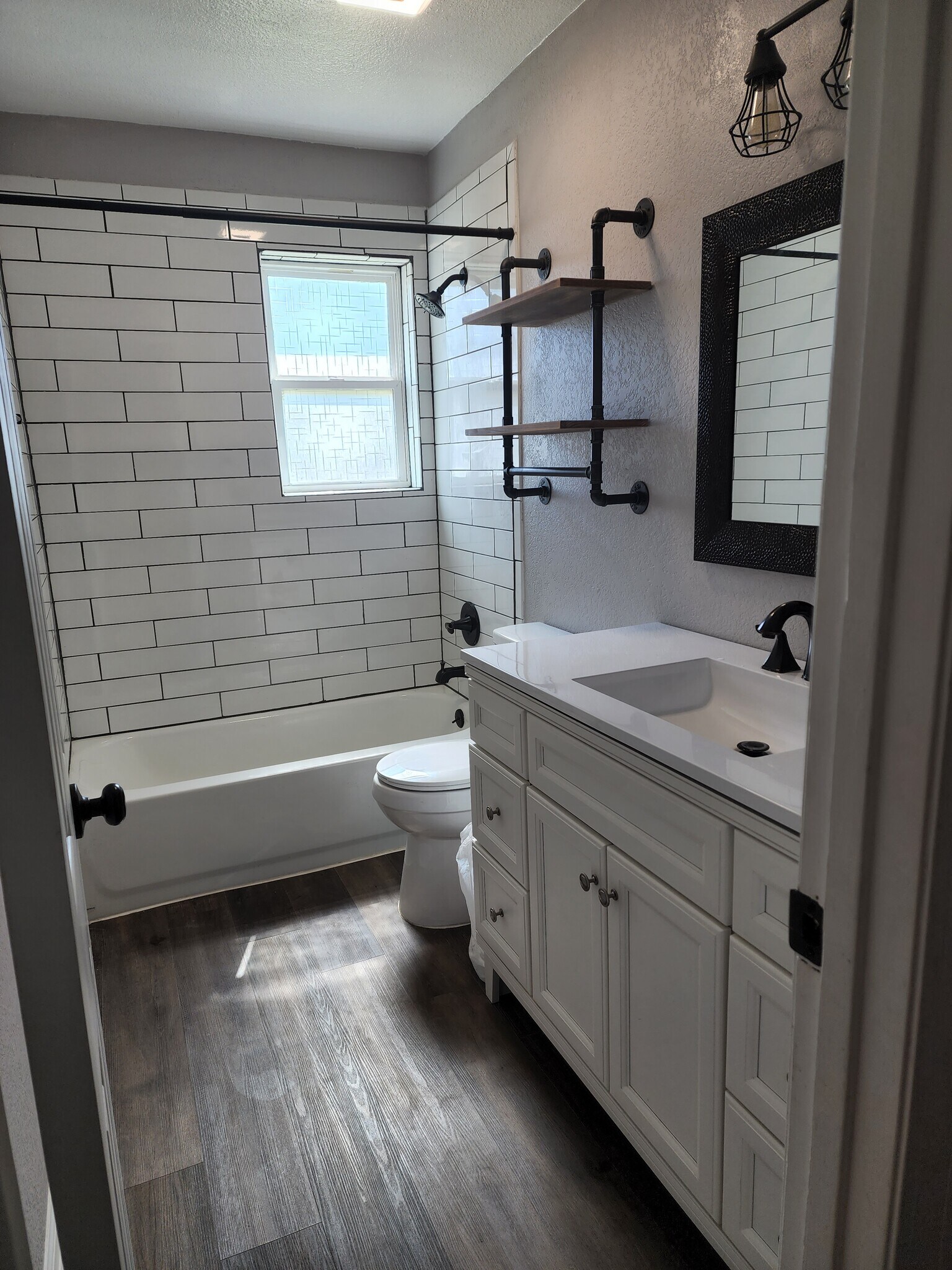 Main bathroom - 3324 Arlington St