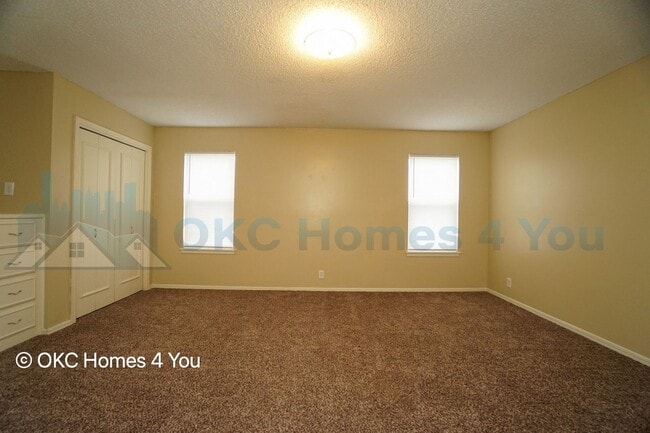 Building Photo - Townhouse with 3 beds and 3 baths!