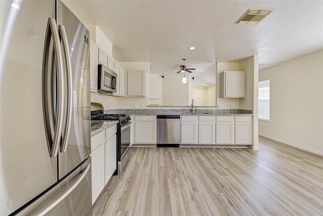 Building Photo - 25211 Clover Ranch Dr