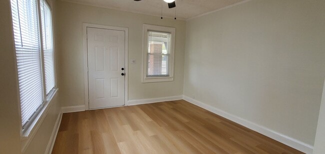Building Photo - Updated 2 bedroom Townhouse - Garfield Par...