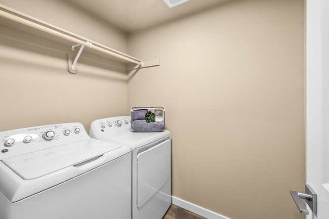 Building Photo - Brand New Stunning 3 Bed/2.5 Bath Townhouse-Old Farm District