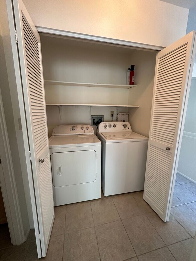Building Photo - Upgraded 3 bedroom/2 bath townhome at Yach...