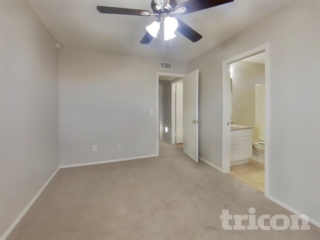 Building Photo - 1406 E Kerry Ln