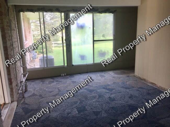 Building Photo - Two Bedroom Duplex