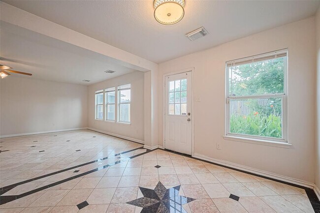Building Photo - 12927 Pale Ivy Ln