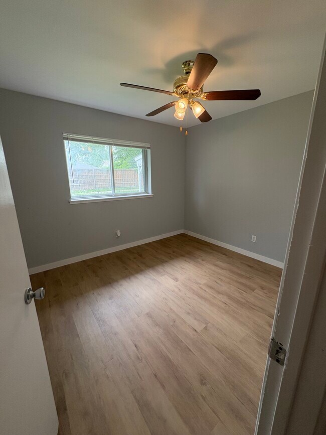 Building Photo - 5049 Overcrest Dr