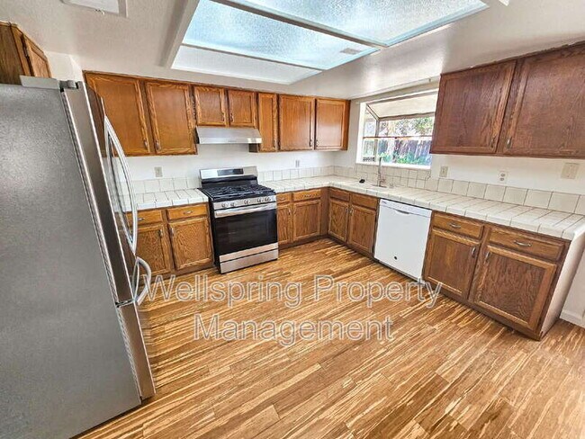 Building Photo - 528 Heatherglen Dr