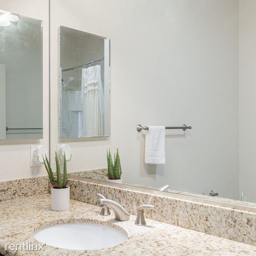 Building Photo - Room for Rent, 1 bath Condo - 1445 Fruitda...