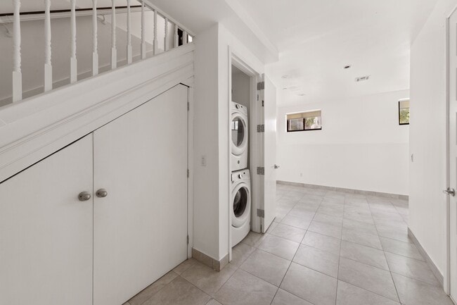 Building Photo - 1305 Greene Ave