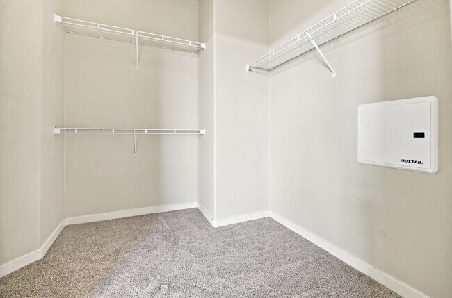 Building Photo - $2,195.95 - 2 bed, 2 bath Spacious Condo in Broomfield with AC and In Unit Laundry!