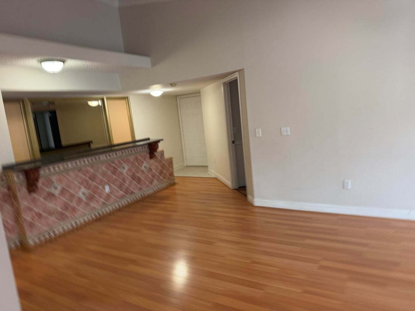 Building Photo - 1500 Crestwood Ct S