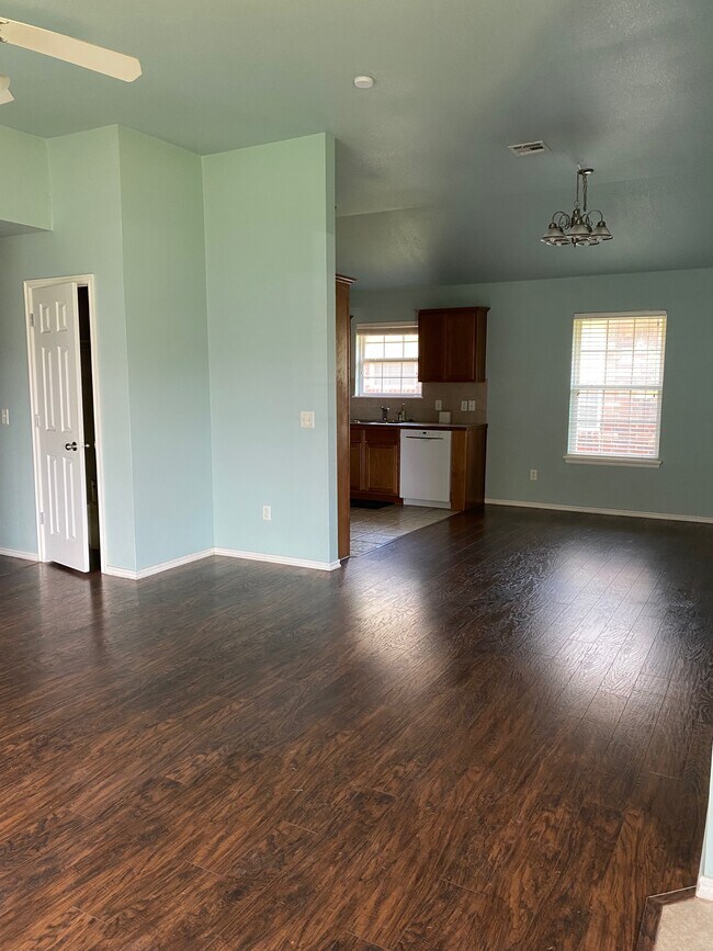 Building Photo - 3610 Ellis Ave