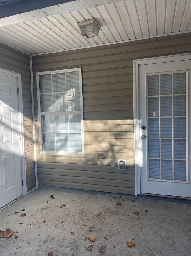 Building Photo - 24 Commons Court - 3/2 Duplex (NO SECTION ...