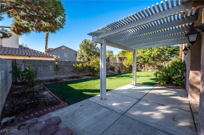 Building Photo - 4407 Matinee Ave