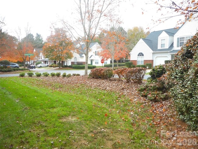 Building Photo - 1957 University Heights Ln