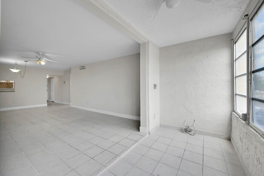 Building Photo - 2840 Somerset Dr