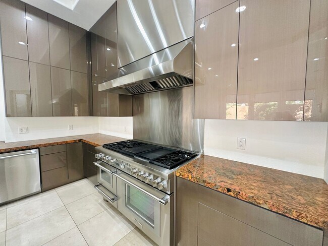 Building Photo - Stunning home with pool in prestigious Eagle Hills!