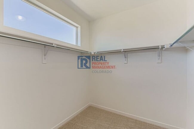 Building Photo - 1747 Peak Lp