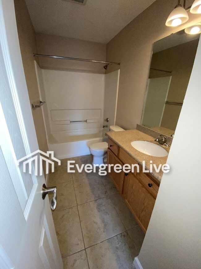 Building Photo - 558 Carrier Dr