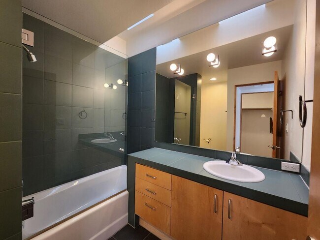 Building Photo - 617 Avenida Colima