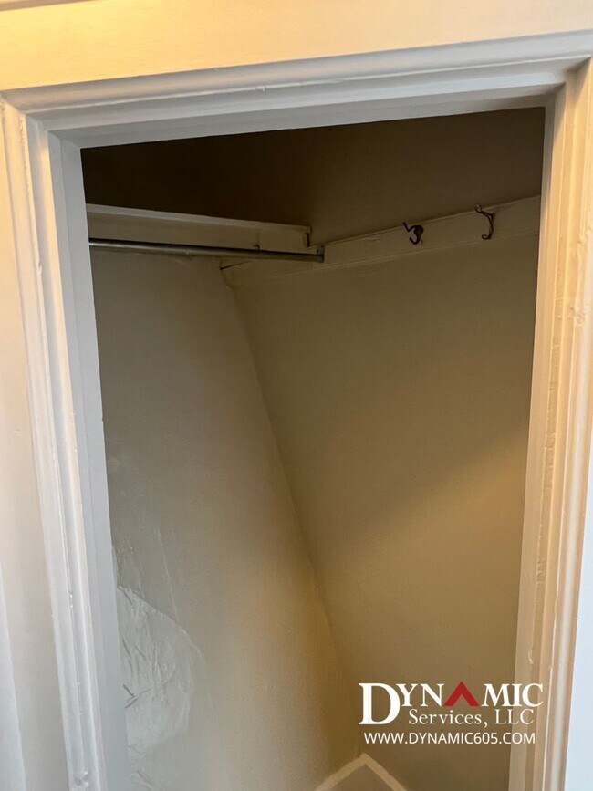 Building Photo - 813-815 S Summit Ave