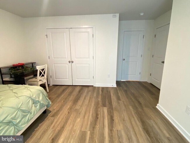 Building Photo - 7530 Daybreak Dr