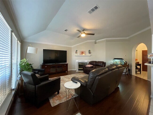 Building Photo - 14323 Cypress Ridge Dr