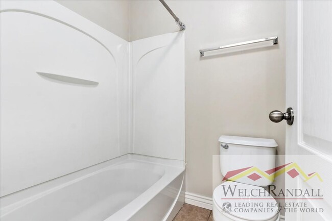 Building Photo - Spacious 3-Bed, 2-Bath Condo in West Jordan